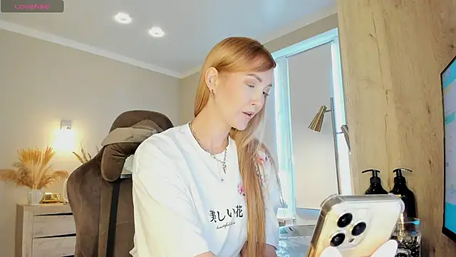 Snapshot of HotyPlays chatting on 15, 3, 2026 HotyPlays online show from 15, 3, 2026