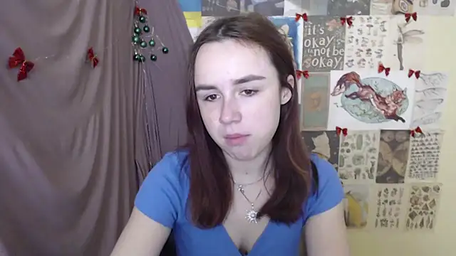 Snapshot of VeryVeryVeryShy_ chatting on 15, 12, 2025 VeryVeryVeryShy online show from 15, 12, 2025