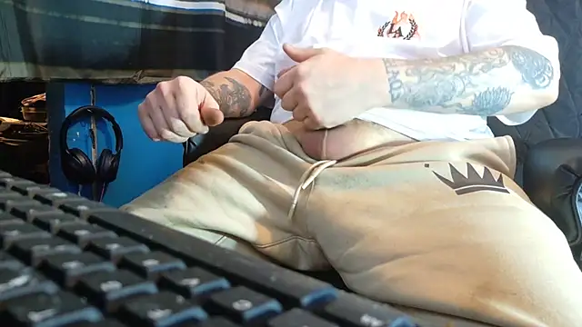 Snapshot of faded206 chatting on 27, 11, 2025 faded206 online show from 27, 11, 2025