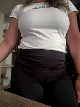 Snapshot of ValeryGrey chatting on 14, 10, 2025 ValeryGrey online show from 14, 10, 2025