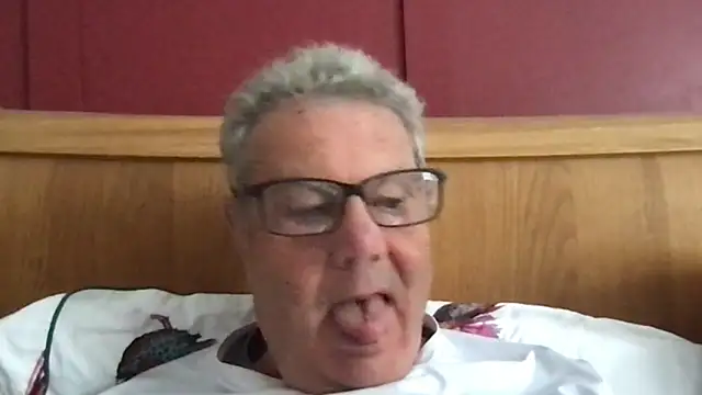 Snapshot of Oldpistolpete chatting on 29, 9, 2025 Oldpistolpete online show from 29, 9, 2025