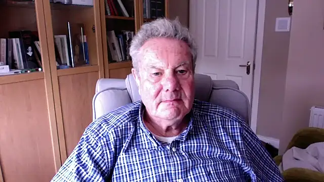 Snapshot of Oldpistolpete chatting on 22, 4, 2026 Oldpistolpete online show from 22, 4, 2026