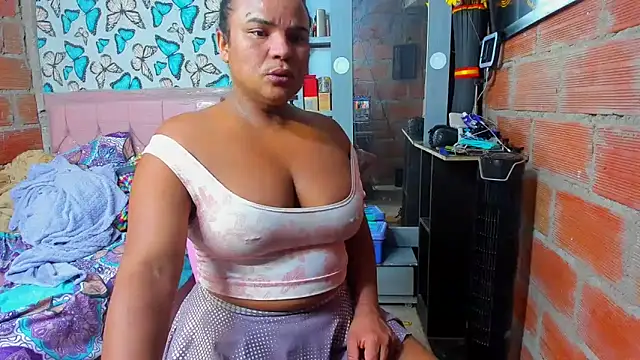 Snapshot of luciana_osorno chatting on 6, 4, 2026 luciana osorno online show from 6, 4, 2026