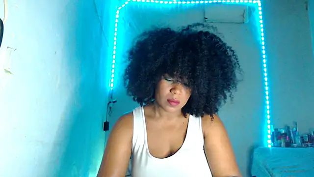 Snapshot of cherry_cleou chatting on 4, 12, 2025 cherry cleou online show from 4, 12, 2025