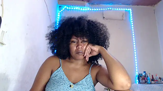 Snapshot of cherry_cleou chatting on 18, 12, 2025 cherry cleou online show from 18, 12, 2025