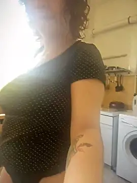 Snapshot of callmelouve chatting on 26, 2, 2025 callmelouve online show from 26, 2, 2025