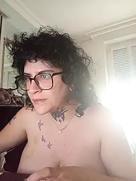 Snapshot of callmelouve chatting on 9, 10, 2025 callmelouve online show from 9, 10, 2025