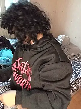 Snapshot of callmelouve chatting on 17, 10, 2025 callmelouve online show from 17, 10, 2025