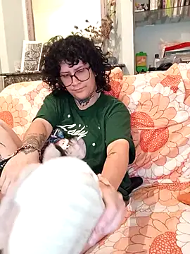 Snapshot of callmelouve chatting on 19, 10, 2025 callmelouve online show from 19, 10, 2025