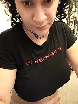 Snapshot of callmelouve chatting on 22, 10, 2025 callmelouve online show from 22, 10, 2025