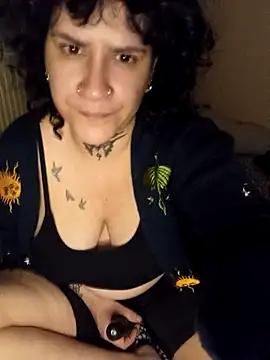 Snapshot of callmelouve chatting on 23, 10, 2025 callmelouve online show from 23, 10, 2025