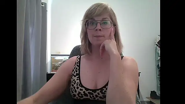 Snapshot of SavannaGirly chatting on 11, 2, 2025 SavannaGirly online show from 11, 2, 2025