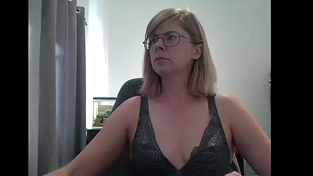 Snapshot of SavannaGirly chatting on 1, 3, 2025 SavannaGirly online show from 1, 3, 2025