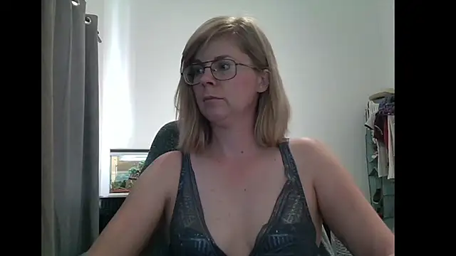 Snapshot of SavannaGirly chatting on 1, 3, 2025 SavannaGirly online show from 1, 3, 2025