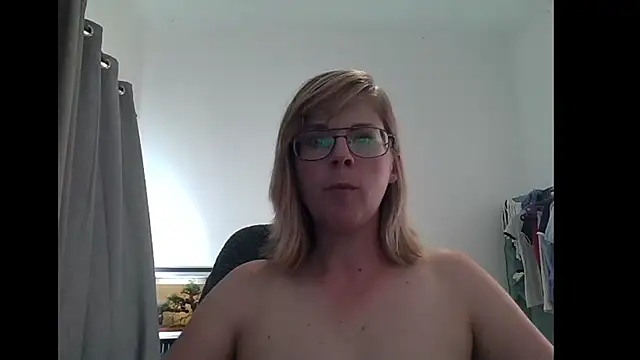 Snapshot of SavannaGirly chatting on 6, 3, 2025 SavannaGirly online show from 6, 3, 2025