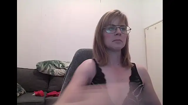 Snapshot of SavannaGirly chatting on 3, 10, 2025 SavannaGirly online show from 3, 10, 2025