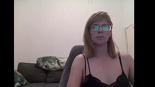 Snapshot of SavannaGirly chatting on 8, 10, 2025 SavannaGirly online show from 8, 10, 2025