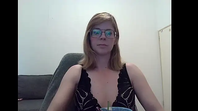 Snapshot of SavannaGirly chatting on 18, 10, 2025 SavannaGirly online show from 18, 10, 2025