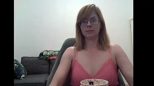 Snapshot of SavannaGirly chatting on 27, 10, 2025 SavannaGirly online show from 27, 10, 2025