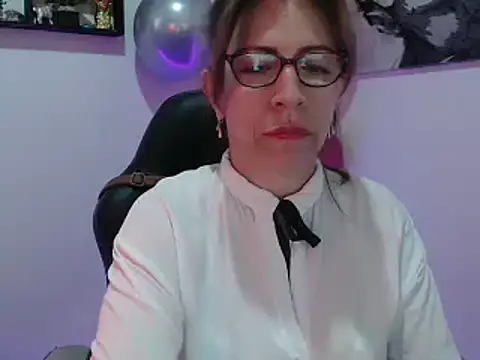 Chayla Ruiz online show from 4, 3, 2025