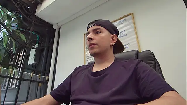 Snapshot of Jhoan_saenz chatting on 1, 2, 2025 Jhoan saenz online show from 1, 2, 2025