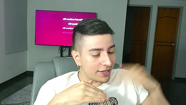 Snapshot of Jhoan_saenz chatting on 21, 10, 2025 Jhoan saenz online show from 21, 10, 2025