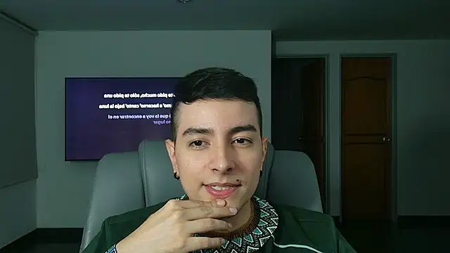 Snapshot of Jhoan_saenz chatting on 25, 10, 2025 Jhoan saenz online show from 25, 10, 2025