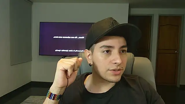 Snapshot of Jhoan_saenz chatting on 29, 10, 2025 Jhoan saenz online show from 29, 10, 2025