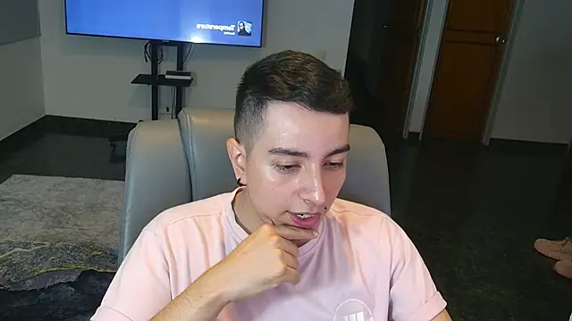 Snapshot of Jhoan_saenz chatting on 6, 11, 2025 Jhoan saenz online show from 6, 11, 2025