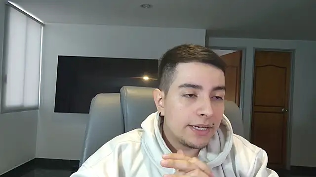 Snapshot of Jhoan_saenz chatting on 11, 11, 2025 Jhoan saenz online show from 11, 11, 2025