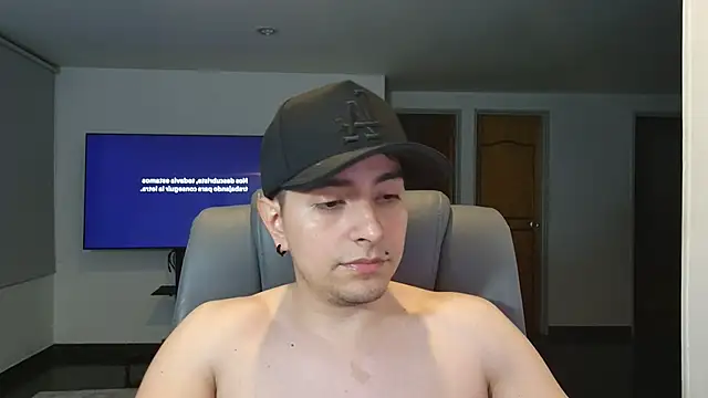 Snapshot of Jhoan_saenz chatting on 14, 11, 2025 Jhoan saenz online show from 14, 11, 2025