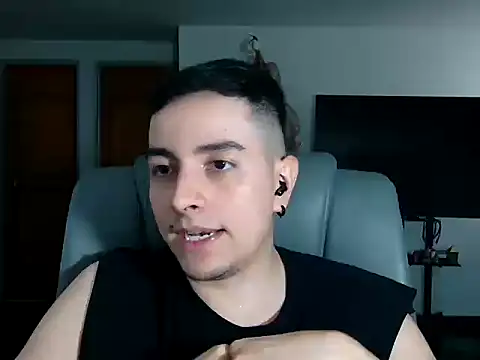 Snapshot of Jhoan_saenz chatting on 21, 11, 2025 Jhoan saenz online show from 21, 11, 2025