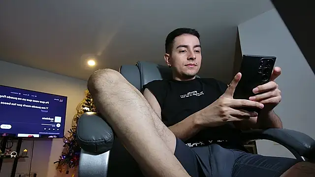 Snapshot of Jhoan_saenz chatting on 1, 12, 2025 Jhoan saenz online show from 1, 12, 2025