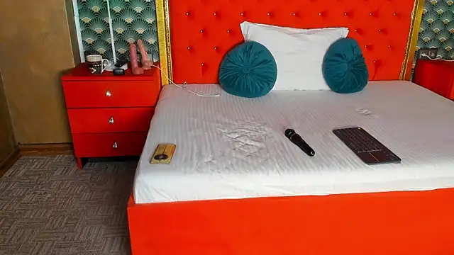 VallerieJones online show from 24, 10, 2025