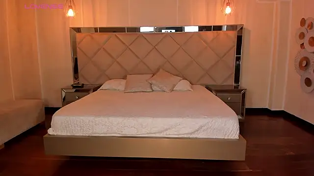 Snapshot of MaryLewis_ chatting on 11, 4, 2026 MaryLewis online show from 11, 4, 2026