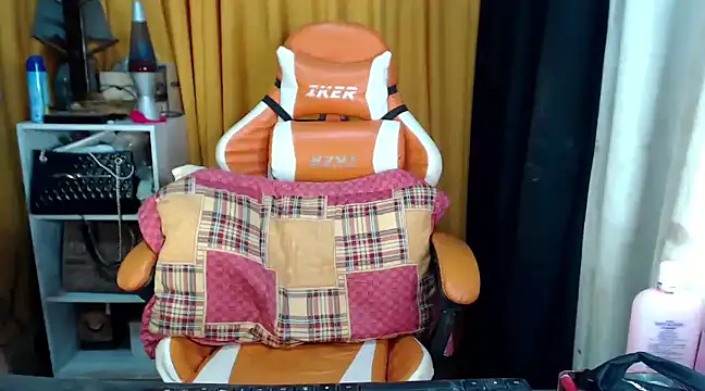 Snapshot of Deliciouscumsxz chatting on 4, 3, 2025 Deliciouscumsxz online show from 4, 3, 2025