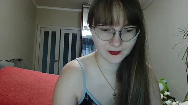 Snapshot of KiraGoldens chatting on 17, 12, 2025 KiraGoldens online show from 17, 12, 2025