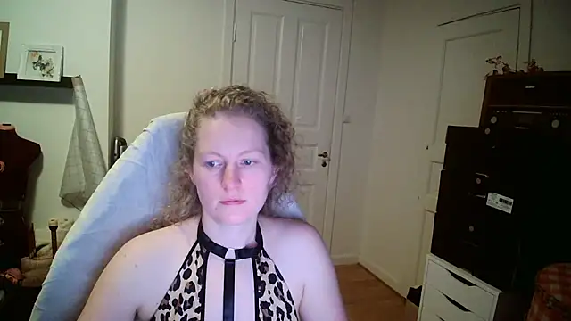 Girlnina-1995 online show from 15, 12, 2025