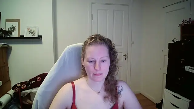 Girlnina-1995 online show from 25, 2, 2026