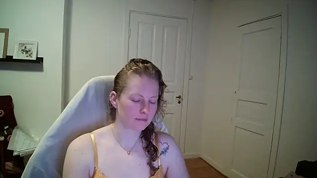 Girlnina-1995 online show from 9, 3, 2026