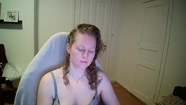 Girlnina-1995 online show from 11, 3, 2026