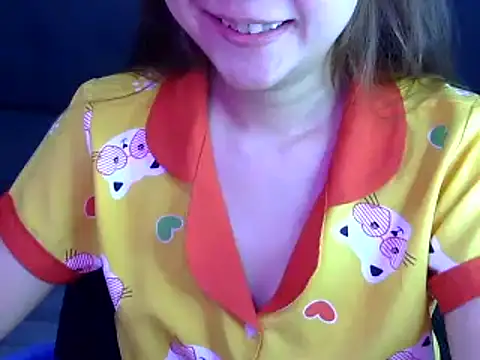 Snapshot of Bee_2k chatting on 28, 9, 2025 Bee 2k online show from 28, 9, 2025