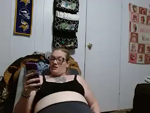 Snapshot of Slutty_Owl420 chatting on 18, 2, 2025 Slutty Owl420 online show from 18, 2, 2025