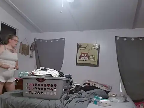 Snapshot of Slutty_Owl420 chatting on 22, 9, 2025 Slutty Owl420 online show from 22, 9, 2025