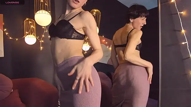 Snapshot of LorenDaze chatting on 10, 1, 2025 LorenDaze online show from 10, 1, 2025