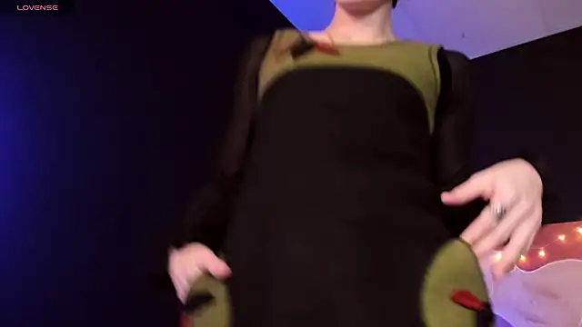 Snapshot of LorenDaze chatting on 4, 2, 2025 LorenDaze online show from 4, 2, 2025