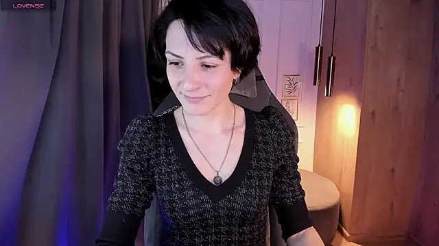 Snapshot of LorenDaze chatting on 4, 3, 2025 LorenDaze online show from 4, 3, 2025