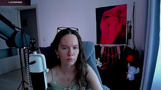Snapshot of DivineBite chatting on 23, 7, 2026 DivineBite online show from 23, 7, 2026