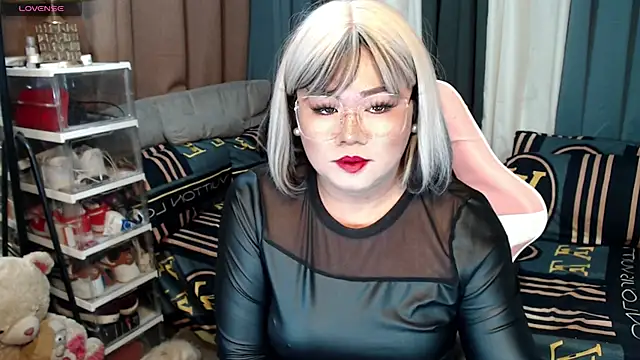 Snapshot of MagnificatMistress chatting on 17, 1, 2025 MagnificatMistress online show from 17, 1, 2025