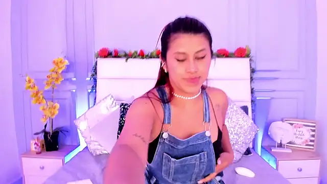 Karlagonzales  online show from 13, 3, 2025